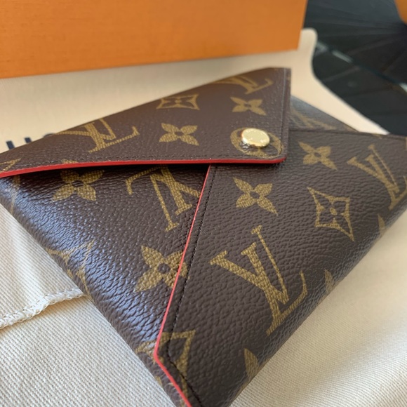 Sold.  Louis Vuitton Medium Kirigami - Picture 5 of 7